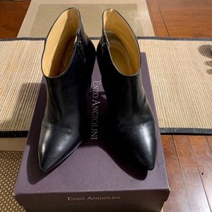 ENZO ANGIONINI - Black leather Ankle Booties !